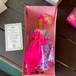 NRFB 1990 - Vintage Barbie Style Collector Doll - 👛💄